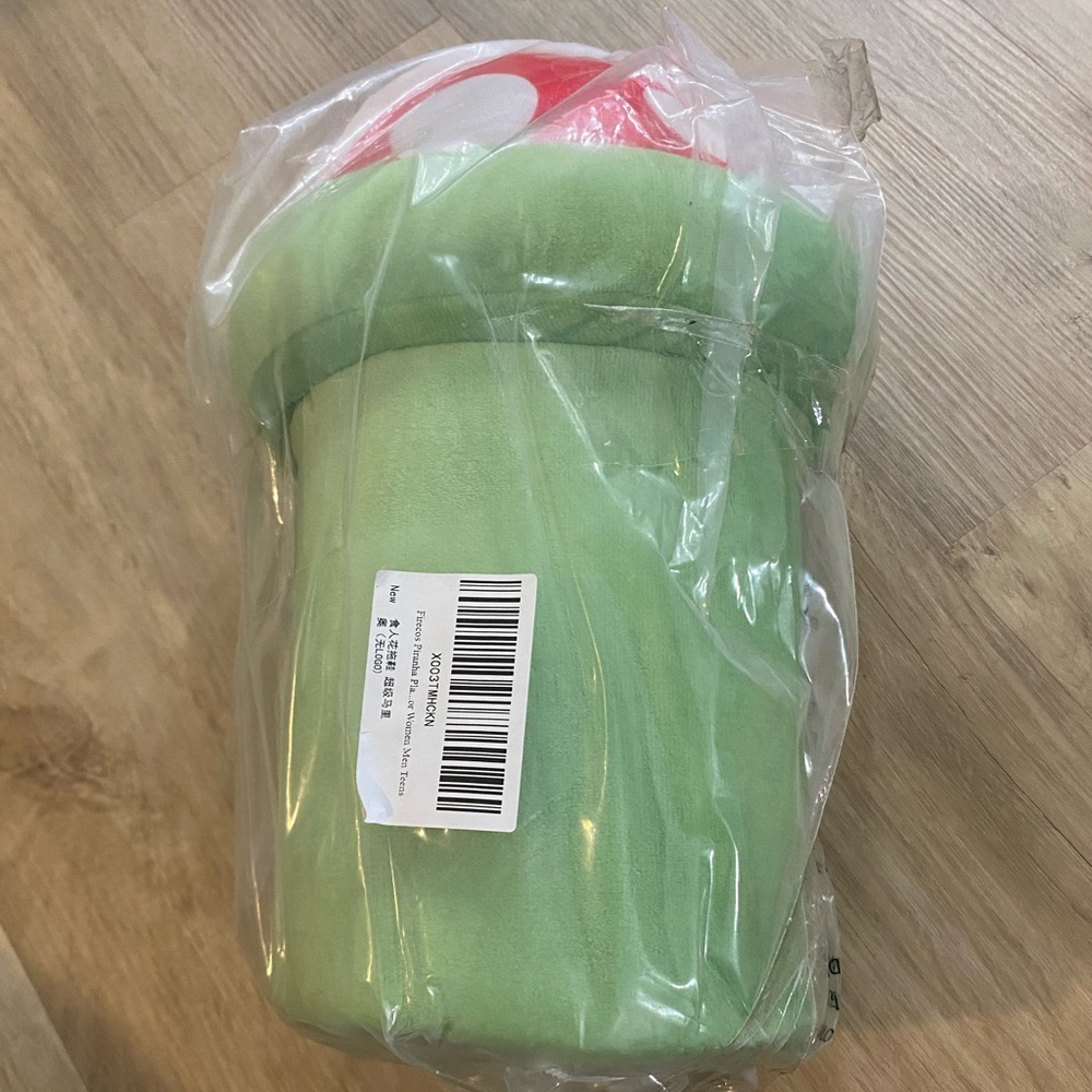 Mario Piranha Plant Slippers set NEW - Picture 3 of 7